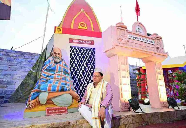 मुख्यमंत्री धामी ने रविवार को उत्तराखण्ड मंडपम, प्रयागराज, में आयोजित भजन संध्या सम्मिलित होकर बड़ी संख्या में श्रद्धालुओं से भेंट की।