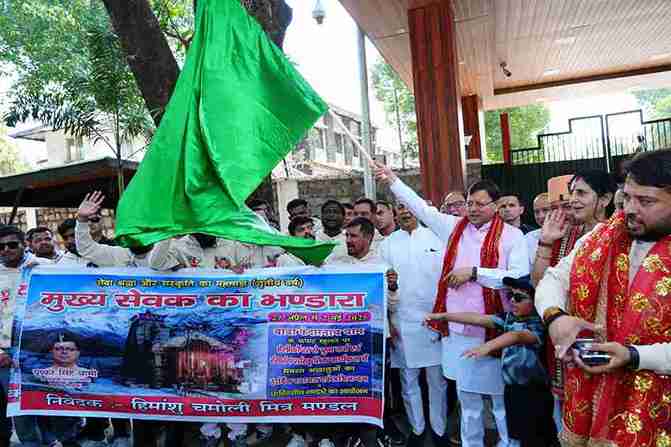 धामी ने ‘मुख्य सेवक भंडारा’ टीम को चारधाम यात्रा के लिए दिखाई हरी झंडी