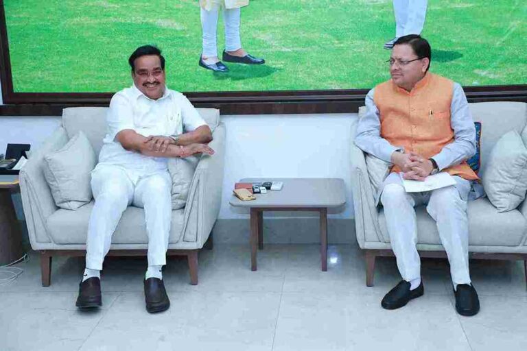 नई दिल्ली में जल शक्ति मंत्री से शिष्टाचार भेंट: धामी ने 8 जलविद्युत परियोजनाओं के विकास का अनुरोध किया